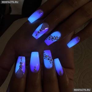 Manicure with glow-in-the-dark polish – the best brands and ideas