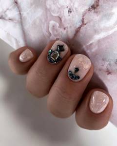 Manicure for short nails - the leading 15 trends for autumn-winter 2022-2023