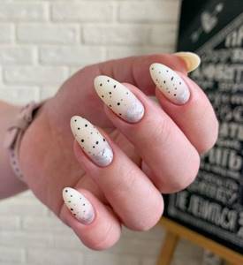 manicure with almond shape