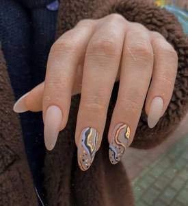 manicure with almond shape