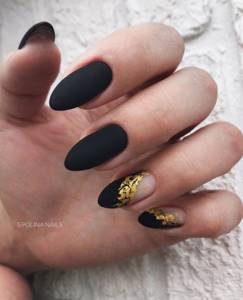 Manicure with glitter 2022-2023: fashion news, design, photos