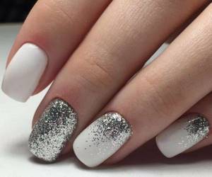 Manicure with glitter for New Year 2021