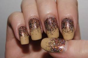 Glitter manicure