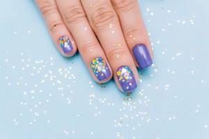 Manicure with confetti for New Year 2021