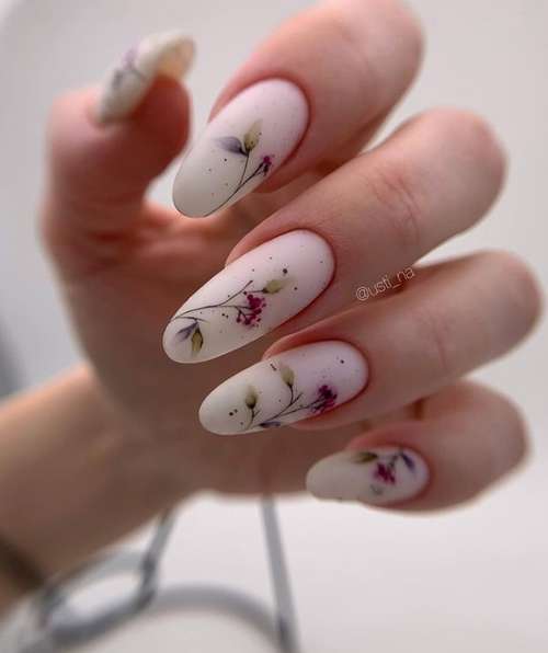 Manicure with leaves, long nails