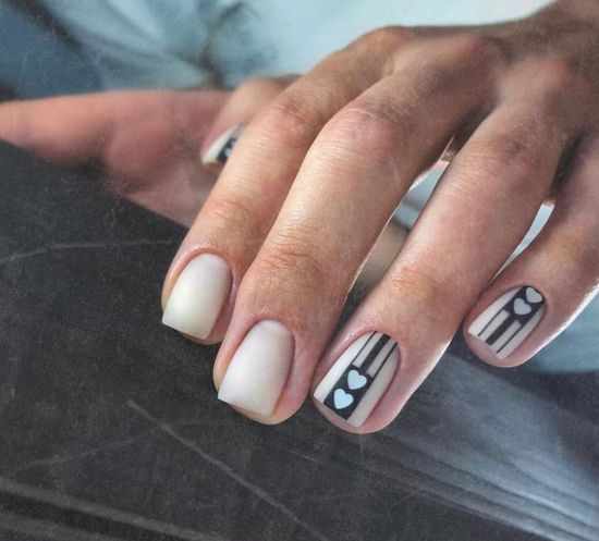 manicure with stripes