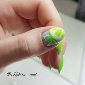 Manicure with lime pattern and drops on the thumb nail