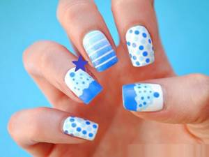 manicure with a pattern