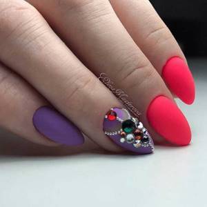 Manicure with rhinestones 2022: TOP-200 best design ideas (new items)