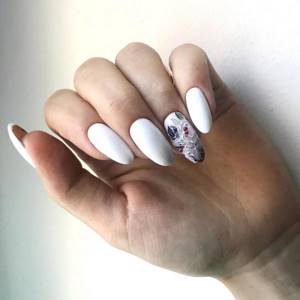 manicure in white colors