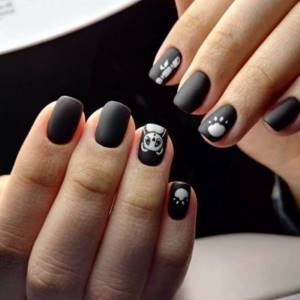 manicure in black colors