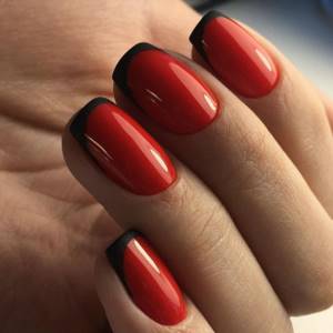 Manicure in red color