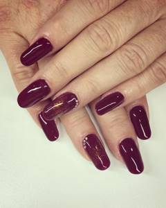 manicure in wine tones with shimmer