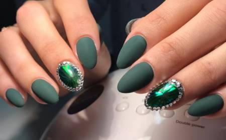 матовые ногти зеленый цвет