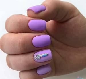 Matte lilac manicure