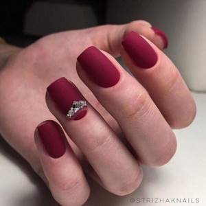 Matte manicure for short nails