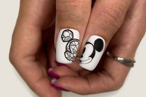 Mickey Mouse on nails. Design, photos, drawings 