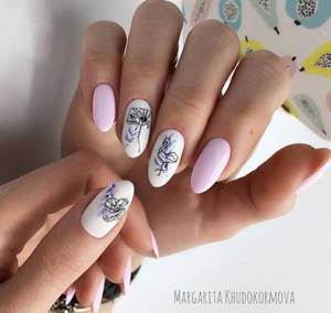 Minimalist nail art