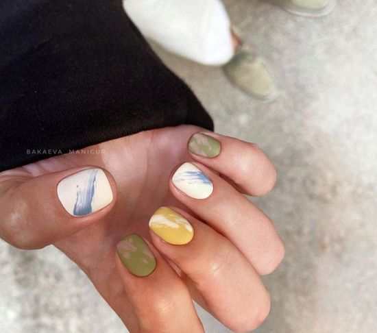 minimalism manicure