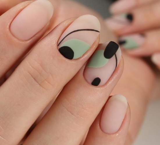 minimalism on nails