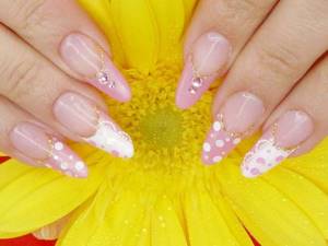 Fashionable manicure with polka dots: ideas and new photos