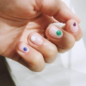 Fashionable manicure with dots: photo ideas