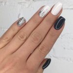 Fashionable mirror manicure 2022-2023: rubbing on nails – photos, ideas, trends
