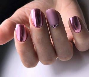 Fashionable mirror manicure 2022-2023: rubbing on nails – photos, ideas, trends