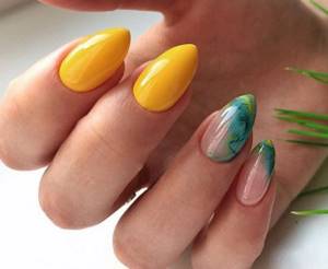 Fashionable yellow manicure