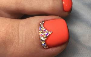 Carrot pedicure with matte top and rhinestones