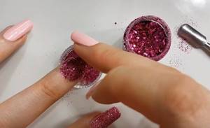 Is it possible to knock out nail glitter with your finger?