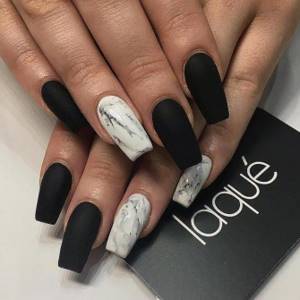 Marble - Black and white manicure