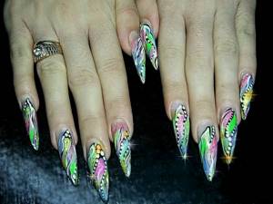 On stiletto nails it is appropriate to experiment with both color and design styles.