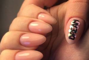Lettering on nails with gel polish