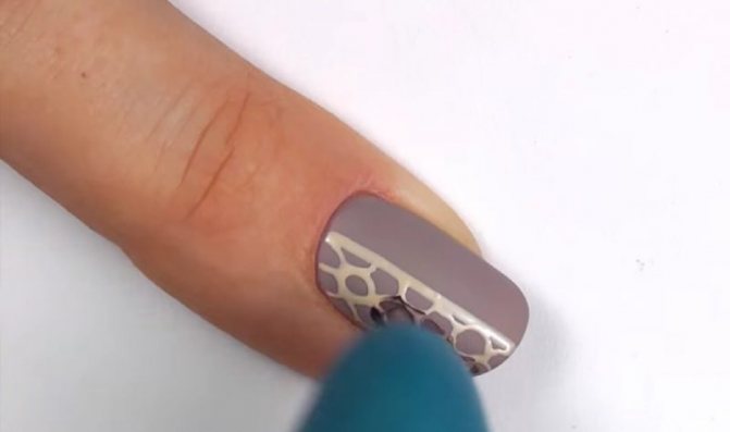 Apply the resulting brown gel polish