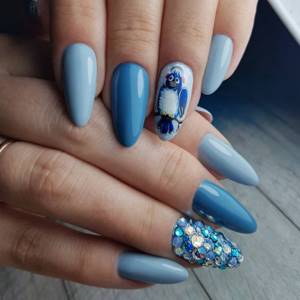 Extended manicure in blue tones