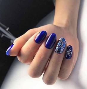 Elegant oval nails