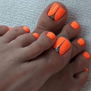 Neon polish combined with a soft or neutral color