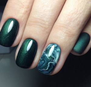 Nails with emerald gel polish
