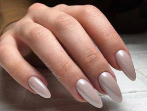 Nude manicure with rubbing