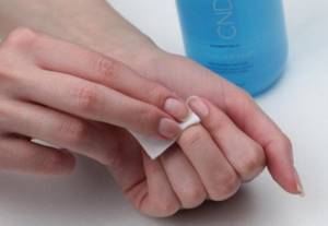 Degreasing nails with a clinser