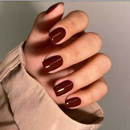 Monochromatic manicure that looks expensive
