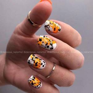 Orange-yellow manicure