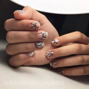 Autumn manicure, photo