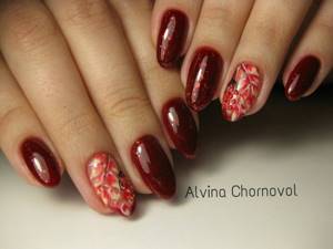 Autumn manicure with a pattern