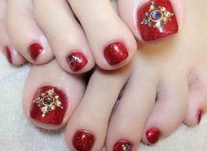 red pedicure with glitter