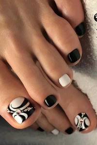 Pedicure in black and white with rhinestones