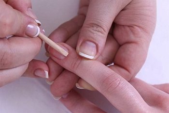 Before starting a manicure, prepare your nails for the procedure.