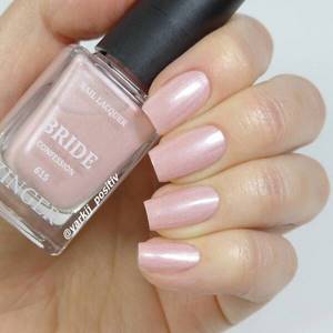 Pearlescent nail polish