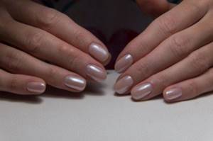 Pearlescent manicure - Manicure for school for short nails